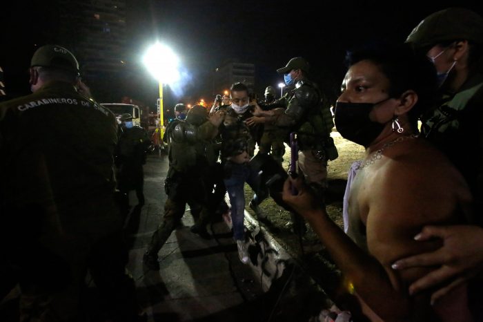 Detienen a cinco personas durante retiro de estatua de Baquedano