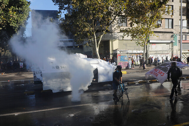 Plaza Baquedano sin Baquedano: Carabineros aplica copamiento ante manifestaciones