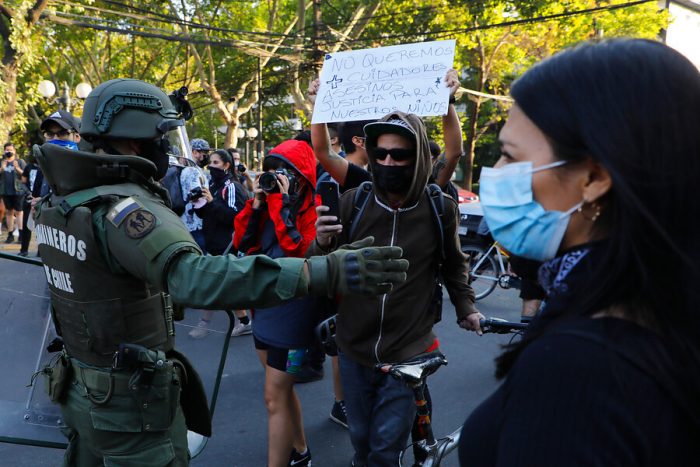 Manifestaciones frente a residencia de Sename en Providencia tras acusaciones de maltrato infantil