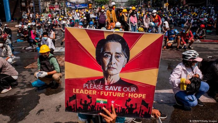 Birmania: seis manifestantes muertos y seis periodistas acusados por sus coberturas