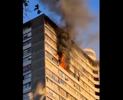 Incendio en edificio de Providencia dejó una víctima fatal