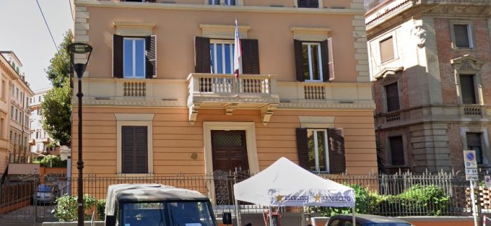 Asociación de Diplomáticos de Carrera pide investigar recepción en embajada de Chile en Roma que terminó con varios contagios de Covid-19