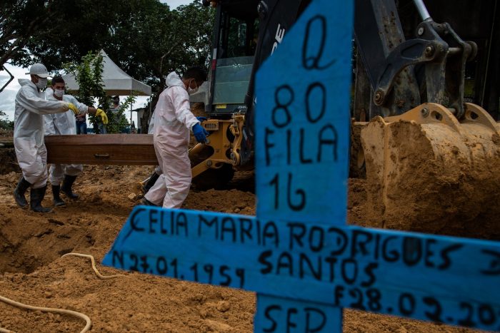 Brasil registra nuevo récord diario con más de 1.600 muertes por covid-19