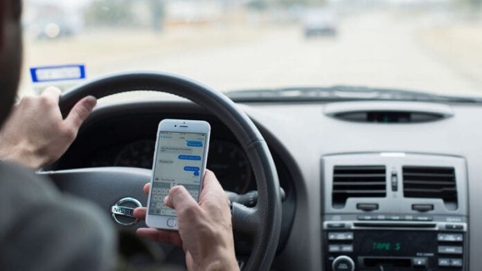 Uso de Whatsapp al volante triplica la posibilidad de atropello y eleva en 27 veces la conducción distraída