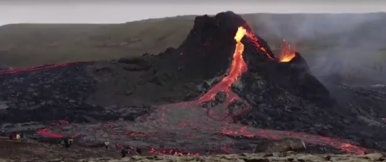 Erupción de volcán en Islandia dejó impresionantes imágenes que se volvieron virales