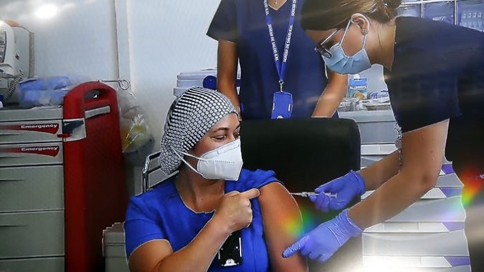 BBC analiza la «clave del éxito» del proceso de vacunación contra el Covid-19 en Chile