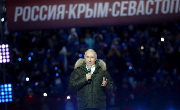 Por qué Putin pretende más asustar a Occidente que invadir Ucrania