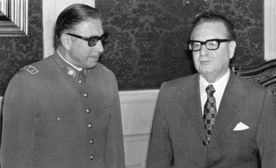 “Una vida tantas veces vivida”: La novela que hace conversar a Salvador Allende y Augusto Pinochet