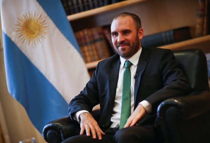 Ministro argentino de Economía inicia gira por Europa en busca de apoyo para negociar con FMI