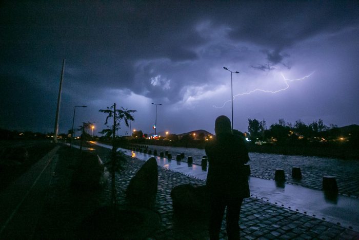 Onemi declara Alerta Temprana Preventiva para 10 comunas de la RM por tormentas eléctricas