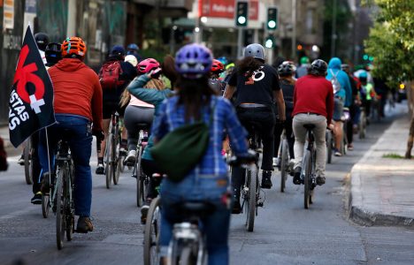 Gobierno se querellará por agresión de ciclistas a guardias del Parque Metropolitano
