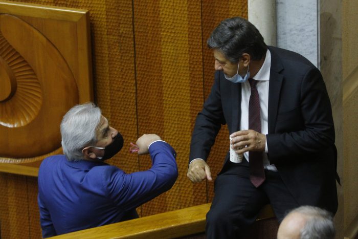 Otro senador de Chile Vamos disponible para el tercer retiro: Juan Castro se declara “dispuesto a ayudar y a apoyar en su entrega”