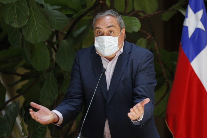 Senador Bianchi realiza crítica a la gestión de la pandemia y plantea: «Si Piñera mantiene el problema, mantiene el control social completo»