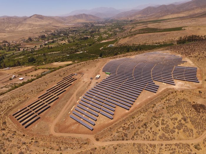 Chile se abre paso en materia de energías renovables frente a alarmante informe ambiente