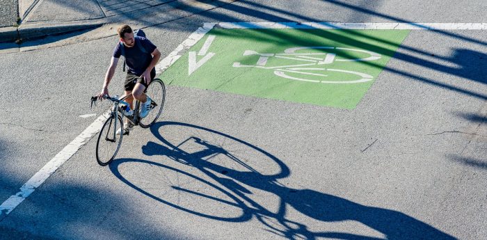 La bicicleta es diez veces más importante que el auto eléctrico para reducir emisiones en las ciudades