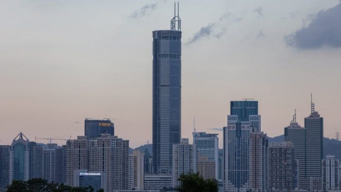 Rascacielos chino de 300 metros tambalea y provoca masiva evacuación