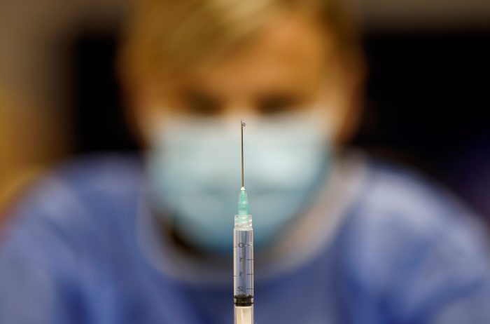 Un 82% de los chilenos cree que será necesaria una tercera dosis de la vacuna contra el Coronavirus