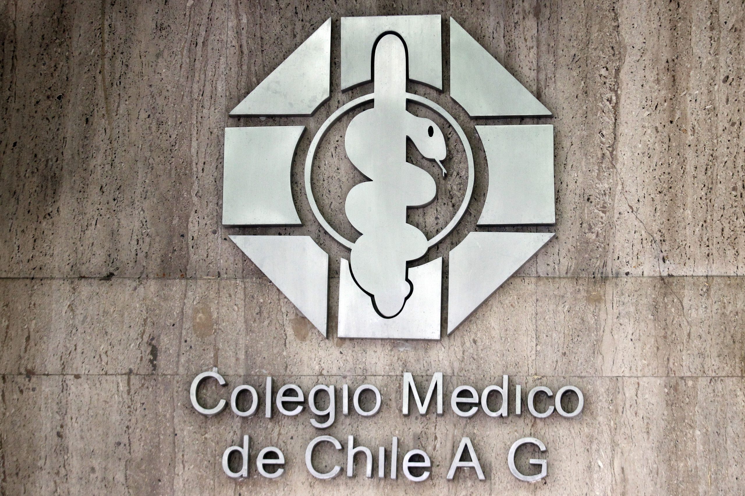 Colmed prevé vuelta «obligada» el teletrabajo tras alza sostenida en casos de Covid-19