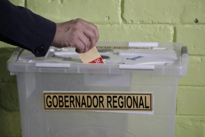 Plaforma Decide Chile expone influencias de candidatos a gobernador en la RM en Twitter