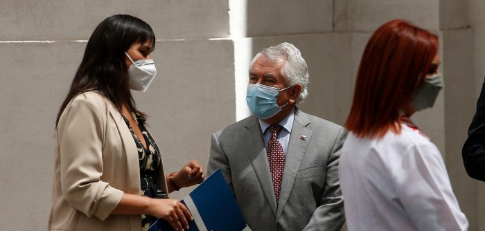 Tras día de furia de ministro Paris, Izkia Siches pide una “nueva gobernanza” de la pandemia ante preocupante aumento en los contagios