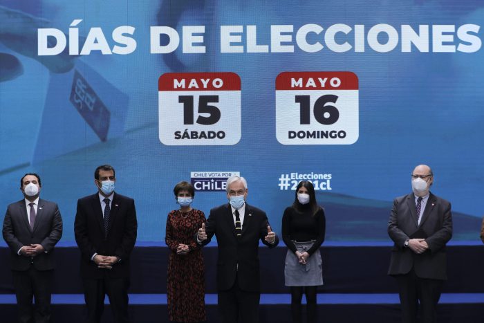 Mega elección del fin de semana:  analistas advierten que “la amenaza de una baja participación no debería haber existido” y critican al Gobierno por falta de campaña informativa