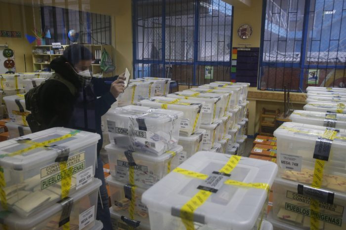 Confusión en centro de votación de La Granja por posible vulneración de cajas: Delegado del local explicó la situación