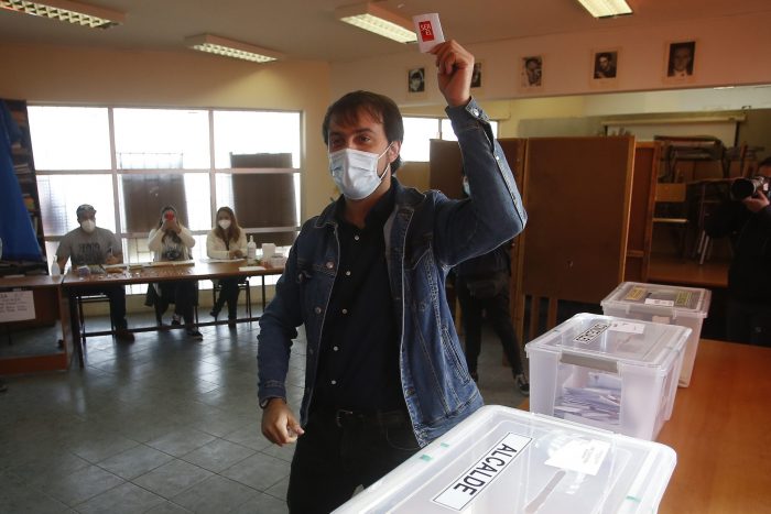 Amplia mayoría: Jorge Sharp arrasa en las elecciones y sigue como alcalde de Valparaíso