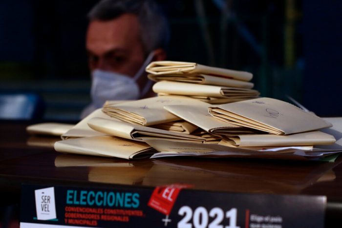 Primeras mesas escrutadas en Magallanes dan ventaja a candidato independiente Mauricio Daza seguido por ex ministro UDI Rodrigo Álvarez