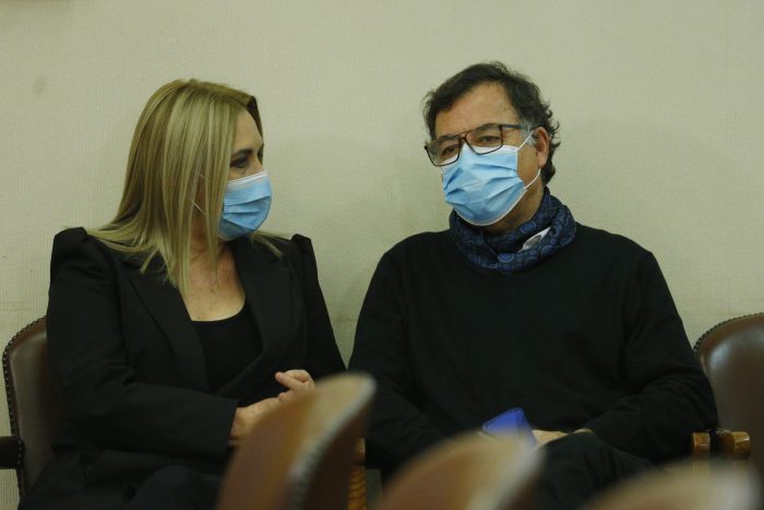 Pamela Jiles cerró la puerta en la cara a equipo de TVN tras consulta sobre la derrota electoral de su esposo Pablo Maltés