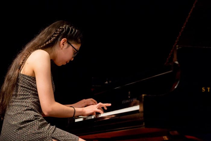 Bárbara Sanhueza, joven prodigio del piano nacional: “Siempre he sentido falta de apoyo de la sociedad”