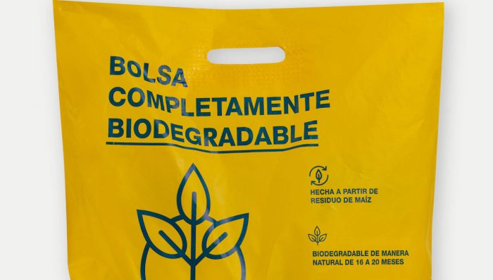 Empresa chilena elabora sustitutos del plástico y papel convencional con la capacidad de biodegradarse en tiempo récord