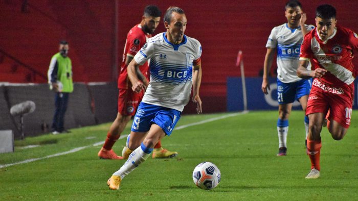 U. Católica gana por el mínimo en la Copa Libertadores y Huachipato triunfa en la Sudamericana