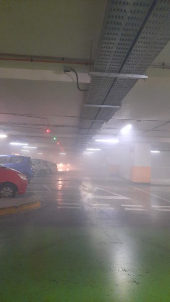 Emanación de humo en Mall Plaza Egaña: Bomberos controla emergencia