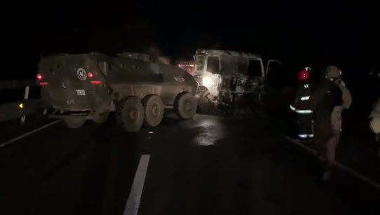 Quema de camiones y maquinaria terminó con fuego cruzado entre desconocidos y Carabineros en La Araucanía