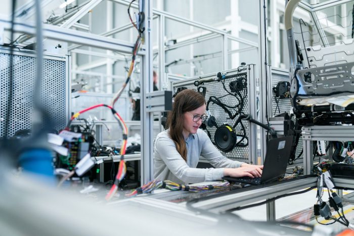 Mujeres en el mundo empresarial: desigualdades y oportunidades para innovar con perspectiva de género en ciencia y tecnología