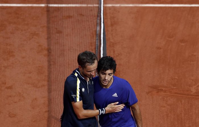 Se acabó el sueño de Garín en Roland Garros: chileno no pudo con la solidez del ruso Medvedev