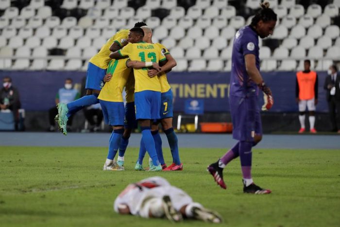 Brasil sigue imparable y derrota con gol de último minuto a una Colombia clasificada