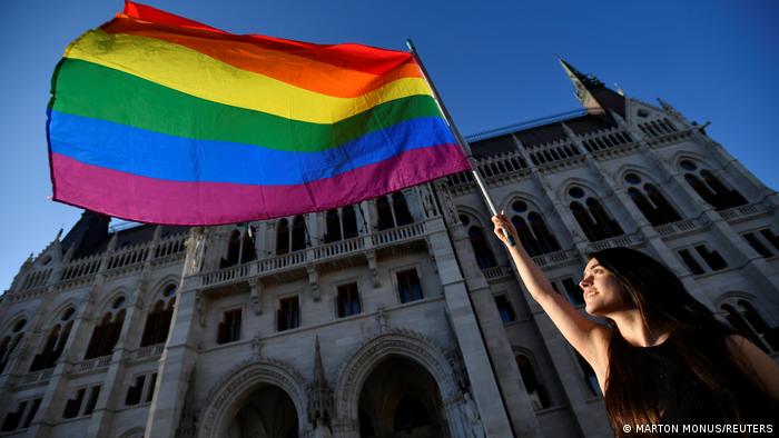 Hungría prohíbe «promover» la homosexualidad entre menores