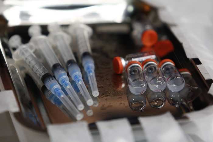 Sociedad Chilena de Inmunología emplaza al Gobierno a entregar los resultados de la vacunación y proponen el uso de vacunas con mejores resultados