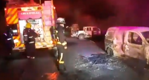 Ataque incendiario en La Araucanía terminó con dos camionetas quemadas