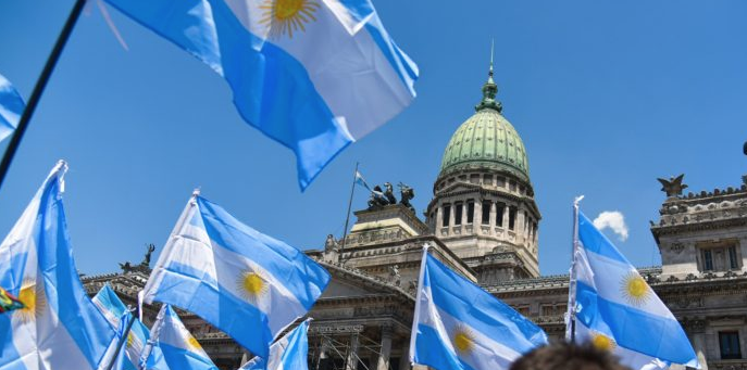Argentina: chuteando la deuda y preparando elecciones