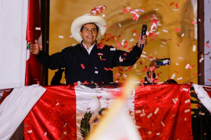 Diferencia irremontable: Castillo lidera las elecciones peruanas con el 100% de las actas procesadas