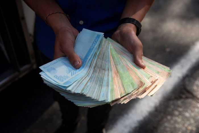 La realidad del salario en Venezuela, un país donde el sueldo mínimo llega a US$2,4 mensuales