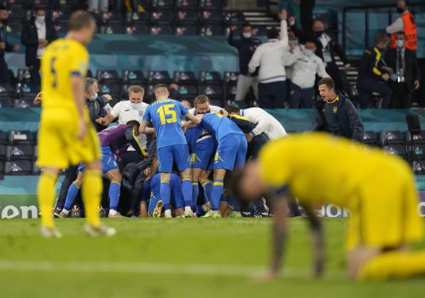 Ucrania gana a Suecia con agónico 2-1 y pasa a cuartos de final de la Eurocopa