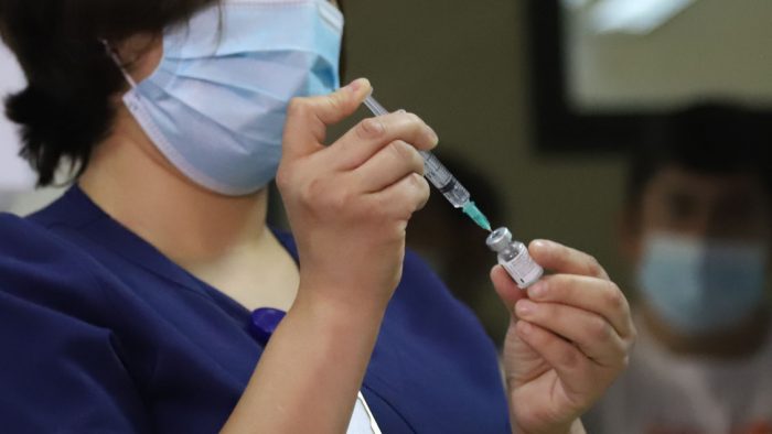 Colegio de Matronas acusa que centros han «negado» vacunación anticovid a embarazadas: «Es garrafal que no se fiscalice»