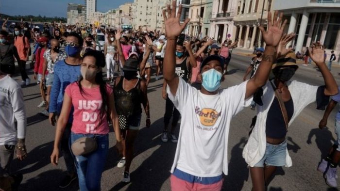 Cuba quita aranceles y límites a la importación privada de comida y medicinas tras masivas protestas