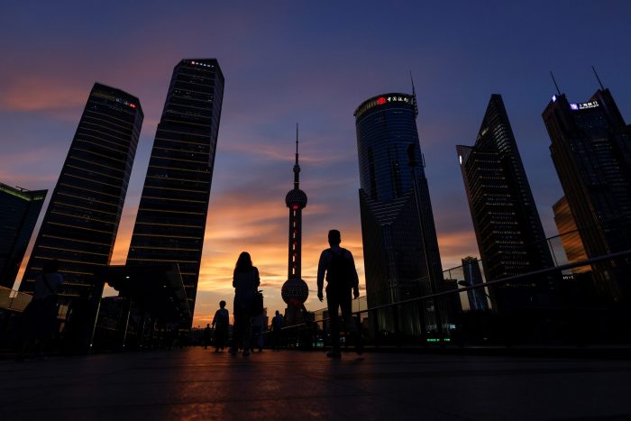Recuperación de la economía china pierde fuerza mientras los inversores esperan más ayudas estatales