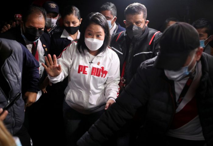 Elecciones en Perú: Fujimori acepta derrota frente a Castillo, pero anuncia movilización en «defensa de la democracia»
