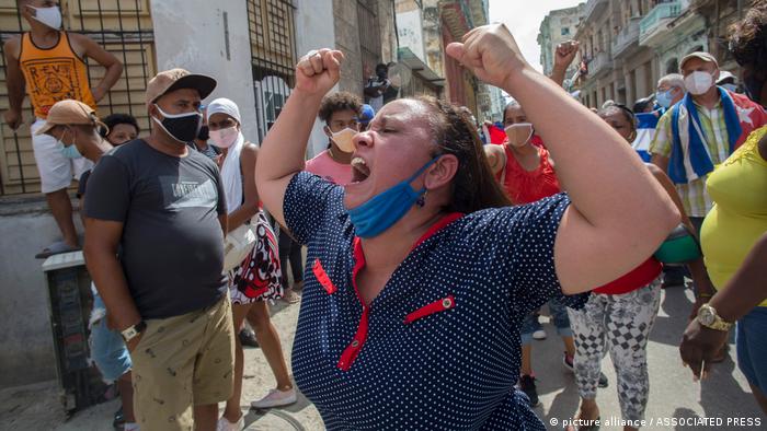 Se extienden protestas en Cuba durante la noche: denuncian disparos a manifestantes y reportan saqueos a tiendas