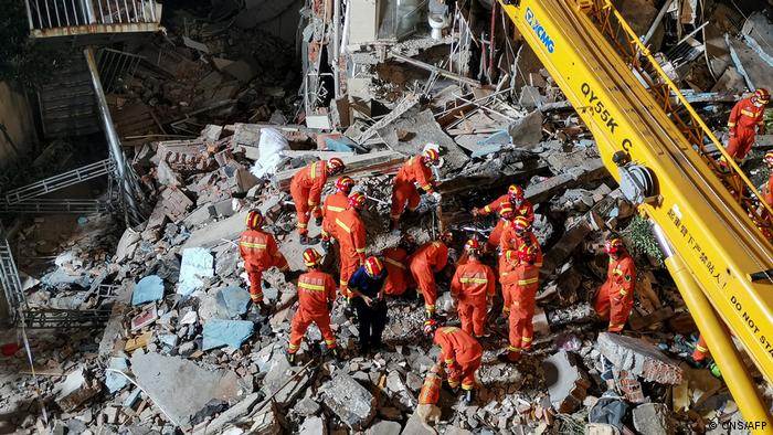 Hotel en China se desploma y se reportan al menos 8 muertos